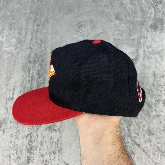 Vintage Vancouver Canucks Hat Black Red Blockhead Skate Logo Snapback Cap NHL